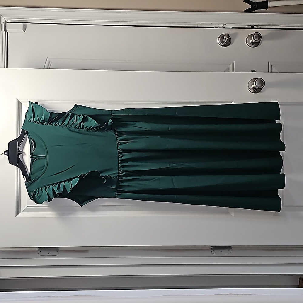 Size large green dress.